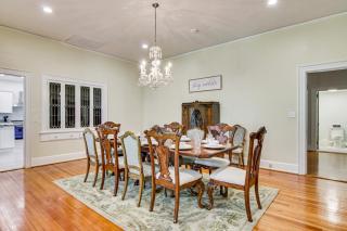 Walk to Coker University and Dtwn! Home with Game Room - 2