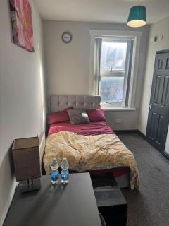 En-suite Double Room in LS12 - 0