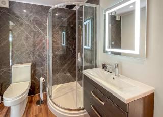 Woodland Lakes Boutique Lodges - 8