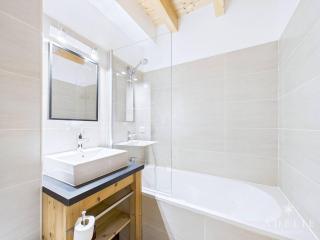 Chalet moderne, jacuzzi, sauna, 12 pers, proche pistes - FR-1-398-636 - 3