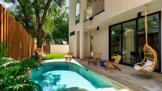 Eastside Family Luxury Retreat with Pool near Downtown - 0