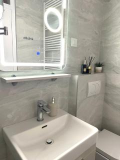 Bellamy - Cozy studio apartment with Parking garage, near center - 6