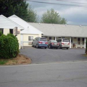 Budget Host Inn - New Berlinville - 5