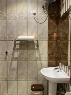 شقة غرفتين وصالة - 2