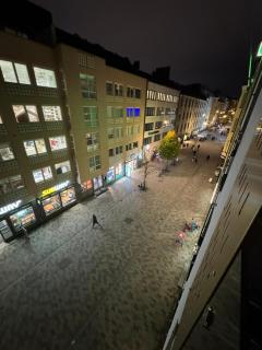 Modern Studio Apt in Design District - 4