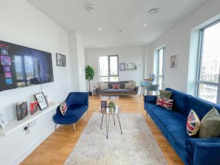 Disc Monthly Rate - 3 Bedroom Penthouse in Battersea with 3 Private Balconies near Clapham, Battersea Park, Nine Elms, Chelsea - 0