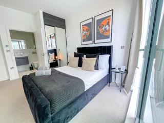 Disc Monthly Rate - 3 Bedroom Penthouse in Battersea with 3 Private Balconies near Clapham, Battersea Park, Nine Elms, Chelsea - 2