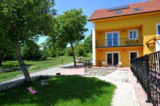 Alleinstehendes Ferienhaus mit Swimmingpool für bis zu zehn Personen - 5