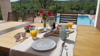 Alleinstehendes Ferienhaus mit Swimmingpool für bis zu zehn Personen - 9