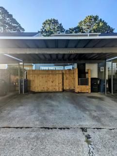 3 Bed Townhouse with King Bed Mins from Downtown - 4