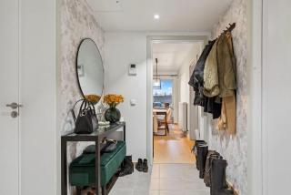 Spacious Apartment with Sunny Balcony - 6