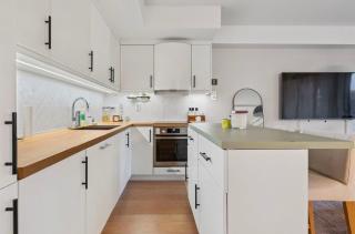 Spacious Apartment with Sunny Balcony - 2