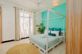 Spacious Sea-View 3BR Family Apartment near Bamburi Beach, Mombasa marine water park & PrideInn Beach resort with Pool & free Parking 5 minutes walk to the beach with a sunrise view above the Sea - 6