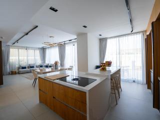 Luxurious Villa 5BHK with Pool BBQ and Full Time Housemaid Assistance - live in - 3