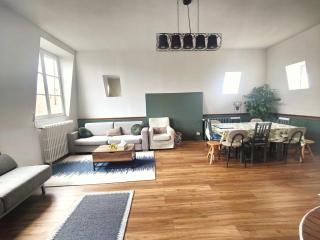 large 5-bedroom 2 floor apartment 200 m2 - 9