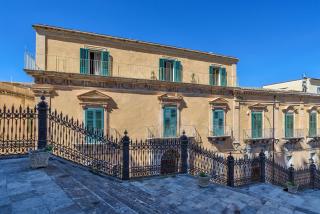 Großes Appartement In Ragusa Mit Kleinem Balkon - 0