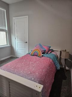 Spacious Home Perfect for Families& Business Trips - 8