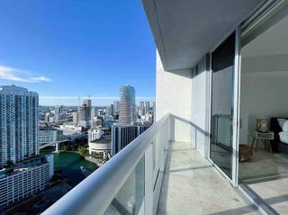 ICON Brickell 36th Floor View by Palermo Home Miami - 6