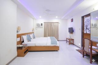 Hotel Sarita - Near Surat Railway Station - 4