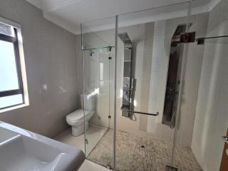 Joburg family and friends getaway house with pool - 8