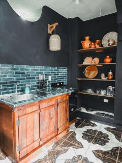 moody first floor apartment - 7