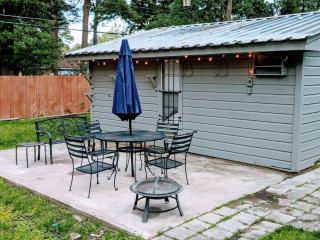 Charming, Quiet, South Shreveport Retreat King Bed - 5