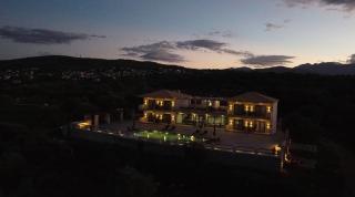 Queen Bee Luxury Villa- Sparto - 3