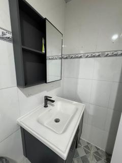 2 bedroom apartment - 82m2 near the airport - 6