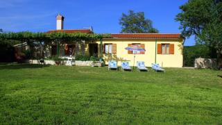 Charmantes Ferienhaus in Bartići mit Terrasse - 8