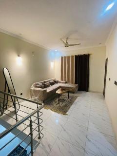 Luxury & Cozy Villa In the Heart of Bahria Town - 2