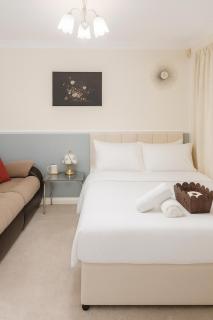 The RS Inn Cozy Homestay Premium Private Rooms Near Birmingham International Train Station, Airport, NEC For Company, Contractor and Leisure Stays - HS2, JLR Large Onsite Secure Parking - 3