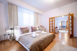 Your City Center Stylish & Spacious Apartment - 9