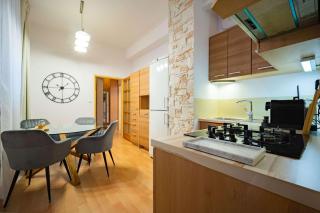 Your City Center Stylish & Spacious Apartment - 8