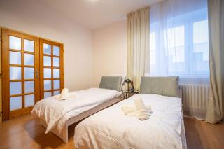 Your City Center Stylish & Spacious Apartment - 8