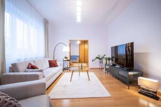 Your City Center Stylish & Spacious Apartment - 3