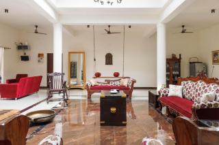 Eden Estate by StayJade Huge Garden JacuzziLuxe - 3