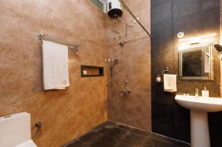 Eden Estate by StayJade Luxe 4BHK Villa Jacuzzi - 1