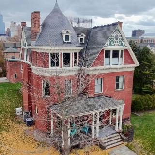 Carriage House with garage downtown - 6