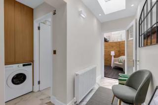 Think Positive House at Canterbury - Pass the Keys - 1