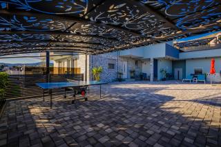 Apartman Palma and Luxury Penthouse for a family with swiming pool,parking,terrace,panoramic view at the sea,Podstrana - 2