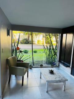 Departamento en barrio del golf moderno, tranquilo y arbolado - 1