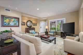 Hale Moana Kai: A stunning 2-bedroom ocean view condo in Kailua Kona. - 3