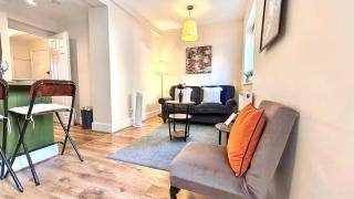 Disc Monthly Rate - 1BDR flat in West Kensington with mini Garden near Kensington Olympia & Earls Court - 8