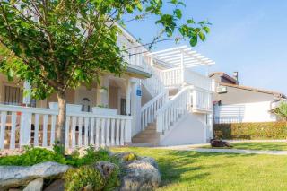 Ferienwohnung mit jacuzzi in Villa mit Garten und Parkplatz - b51847 - 1