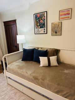 Mellow Yellow Hideaway - 0