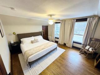 Mellow Yellow Hideaway - 1