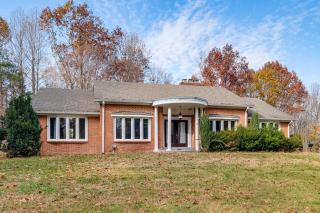 Serene and Spacious! Family-Friendly Catharpin Home - 8