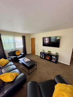 The Creekside Oasis Duplex - Central Avon - 9