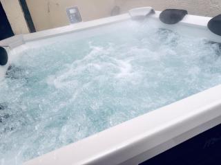 Central Bury St Edmunds Home with Hot Tub - 8