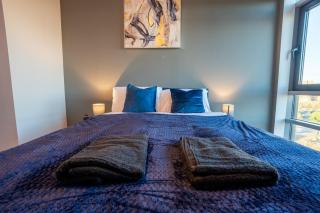 Elegant Leeds City Retreat with Spacious Balcony - 8